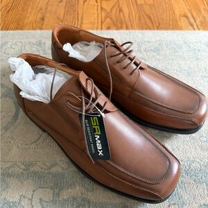 Brown Leather Oxfords with Square Toe and Lace-Up Design